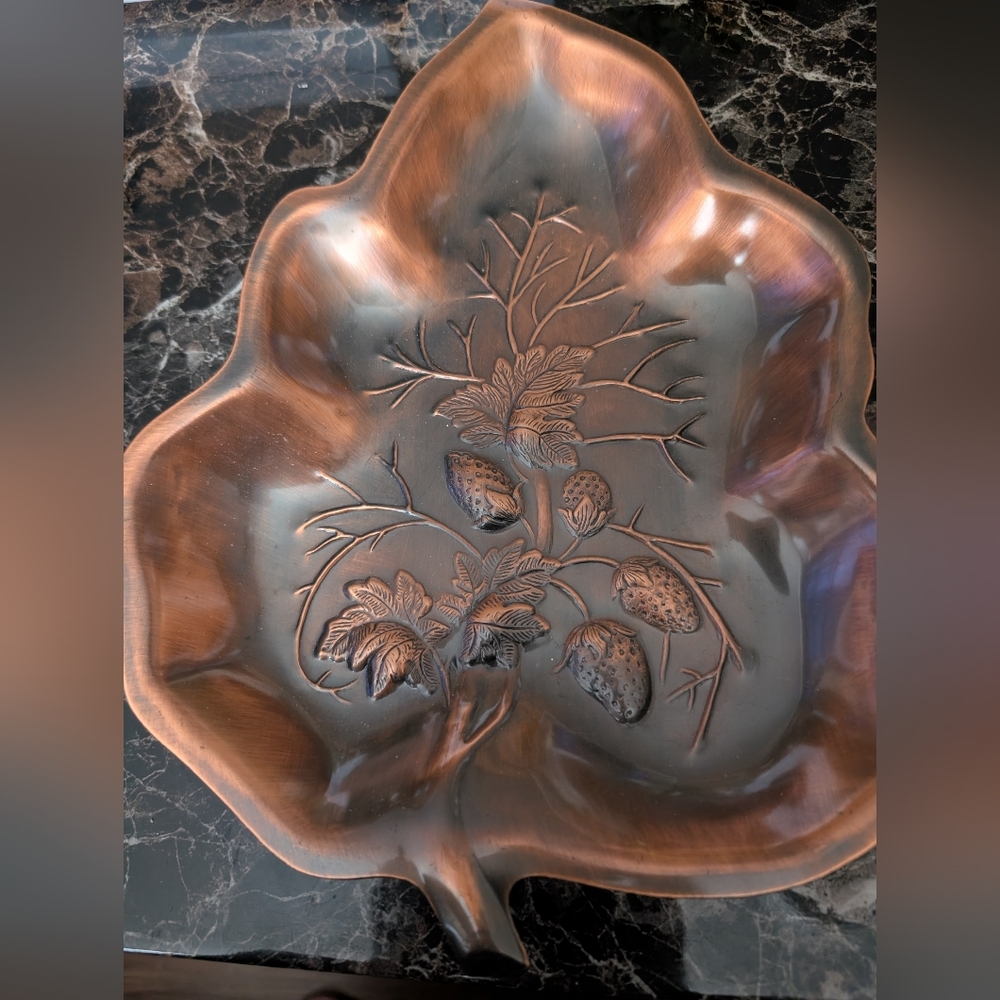 Coppercraft Leaf Decorative Serving Bowl with Strawberries Farmhouse Kitchen